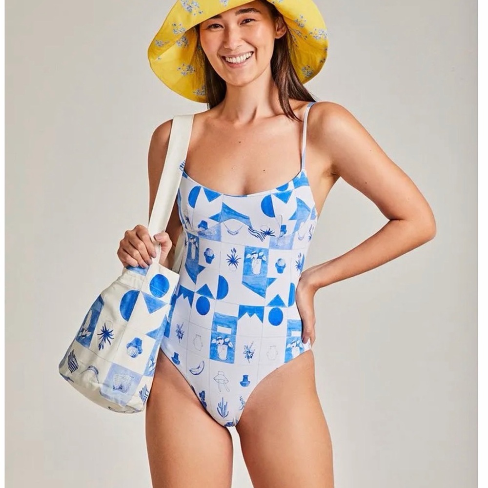 Emi Rio Blue Patterned Swimsuit size 4/6